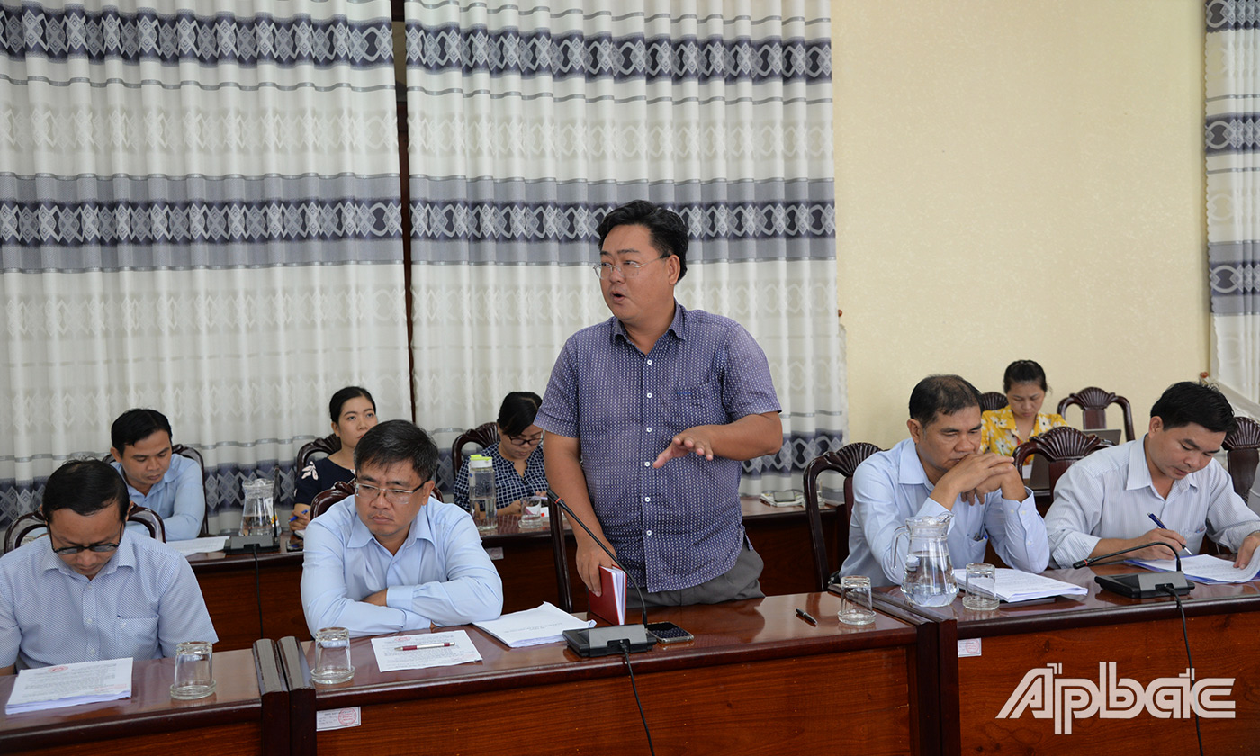 Đại biểu đóng góp ý kiến tại cuộc họp