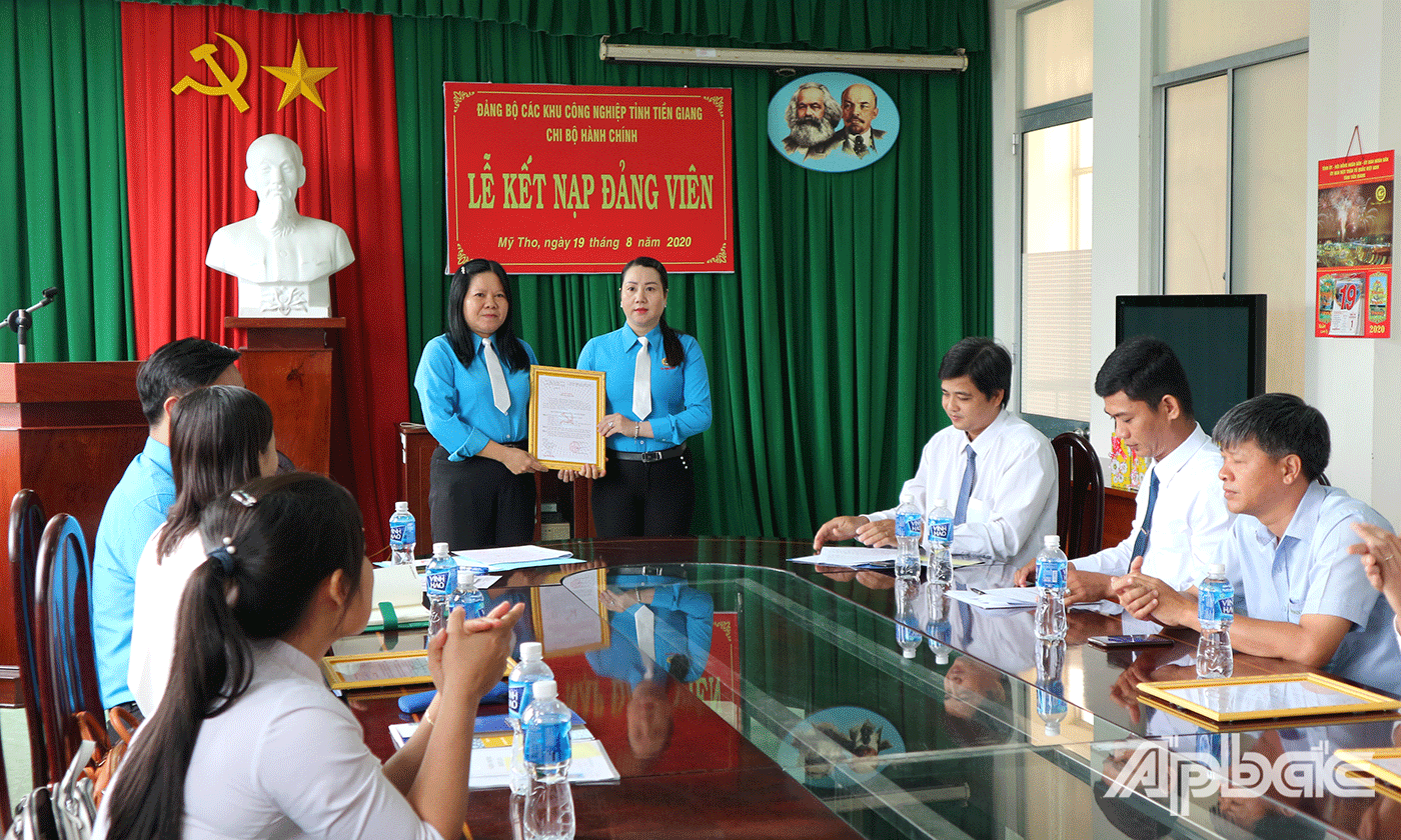 Lễ kết nạp đảng viên cho 
