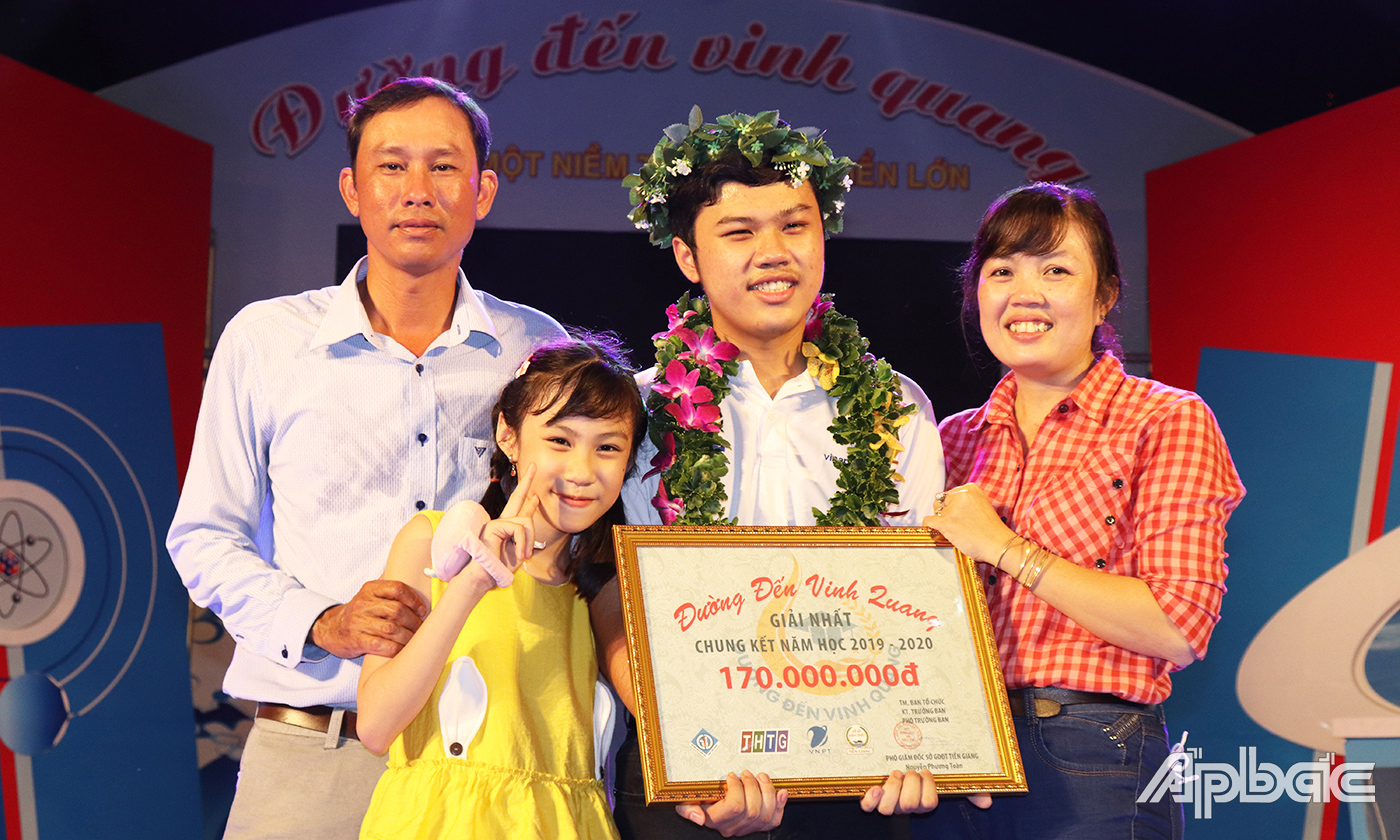Gia đình luôn là điểm tựa cho Tiến Đạt.