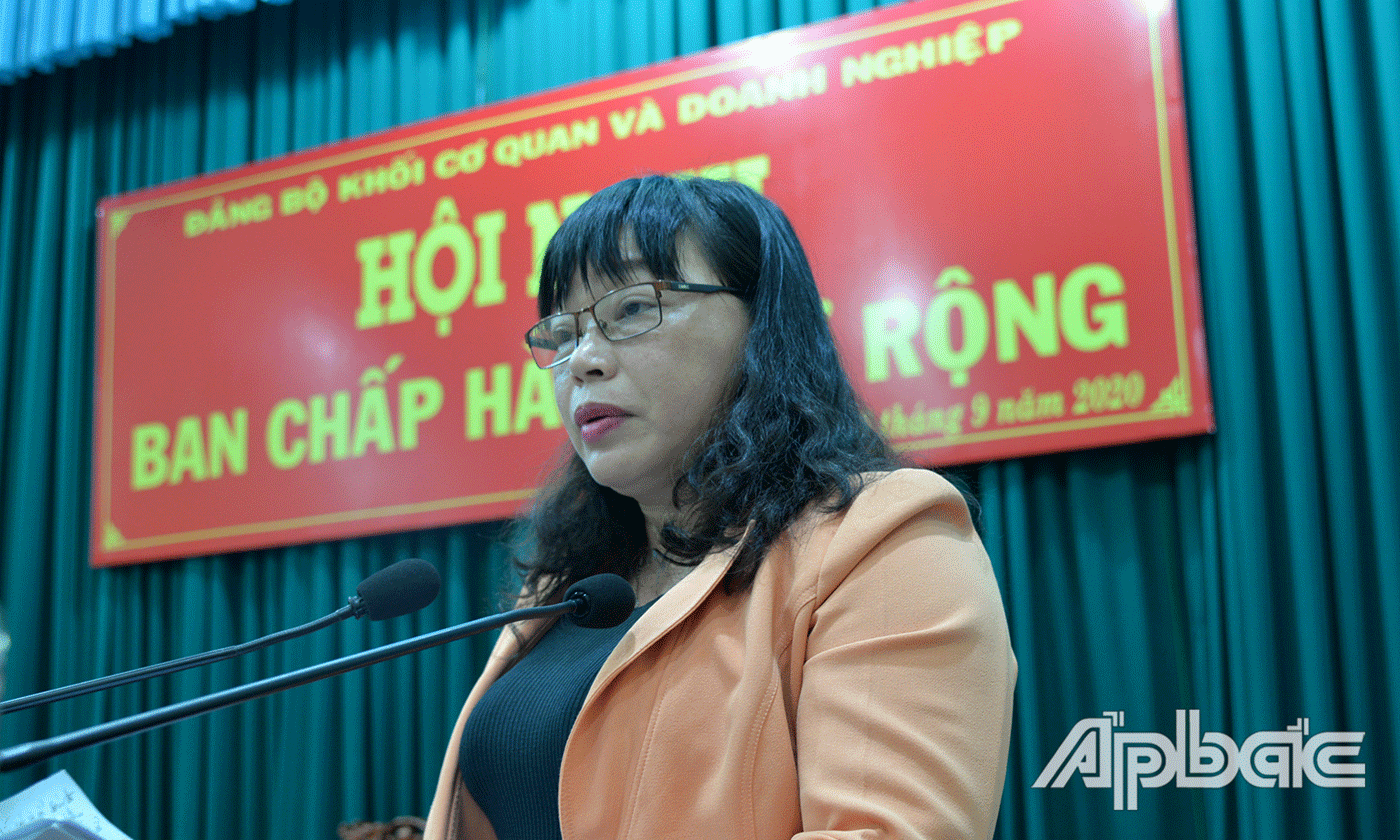Bí thư Đảng ủy khối Thái Ngọc Bảo Trâm phát biểu tại hội nghị.