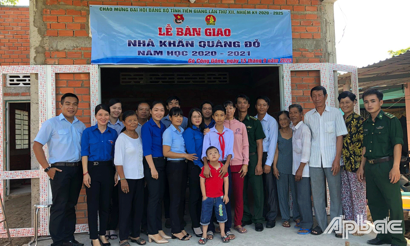 Lễ bàn giao nhà 