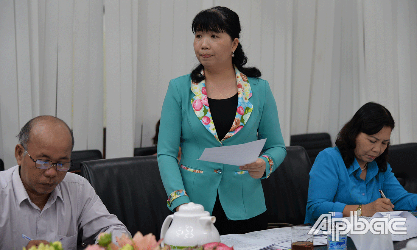 Phó giám đốc Sở Nội vụ Trần Thị Thanh Tuyết trình bày chương trình, nội dung của đại hội.