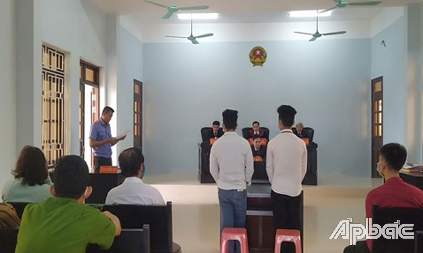 Các bị cáo tại phiên tòa.