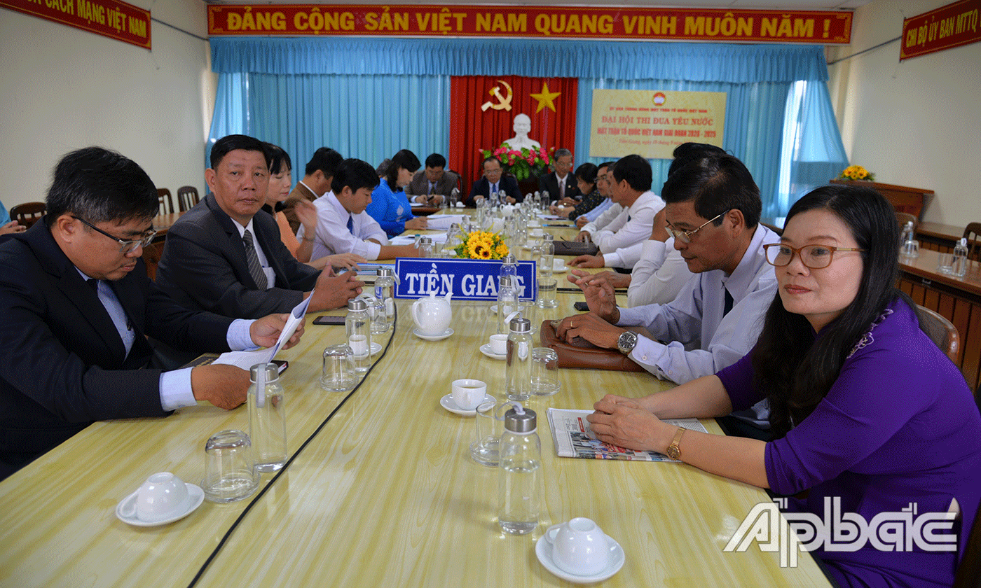 tại điểm cầu Tiền Giang.