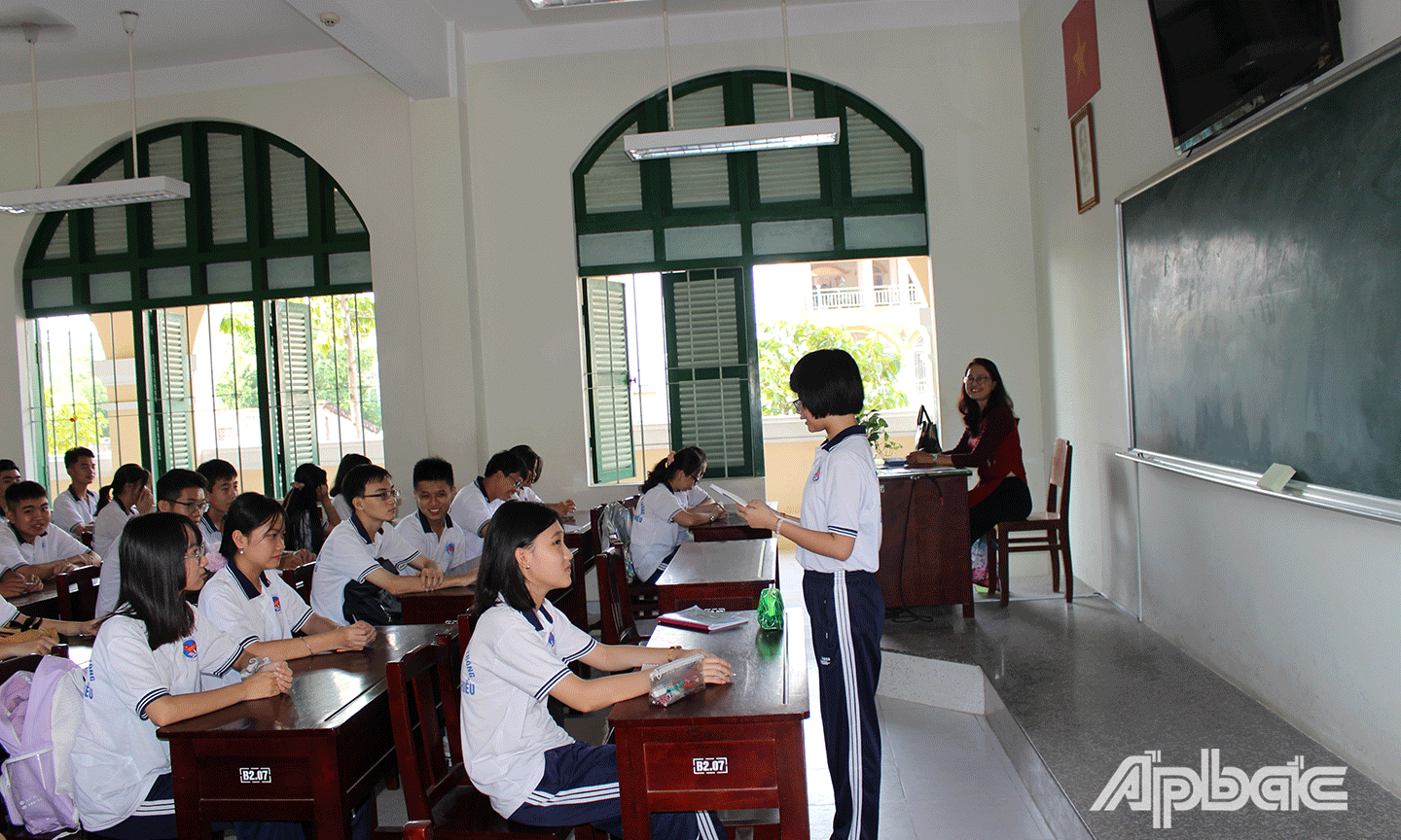Nên hay không cho học sinh sử dụng điện thoại trong giờ học cần được tính toán sao cho thật kỹ lưỡng. 
