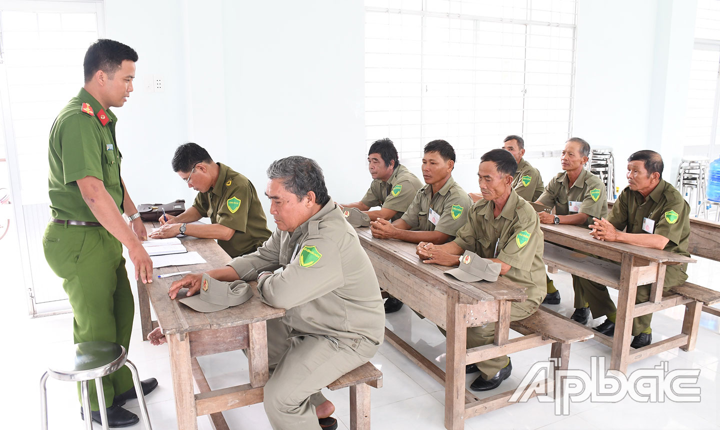 Công an xã củng cố  Đội Dân phòng. 