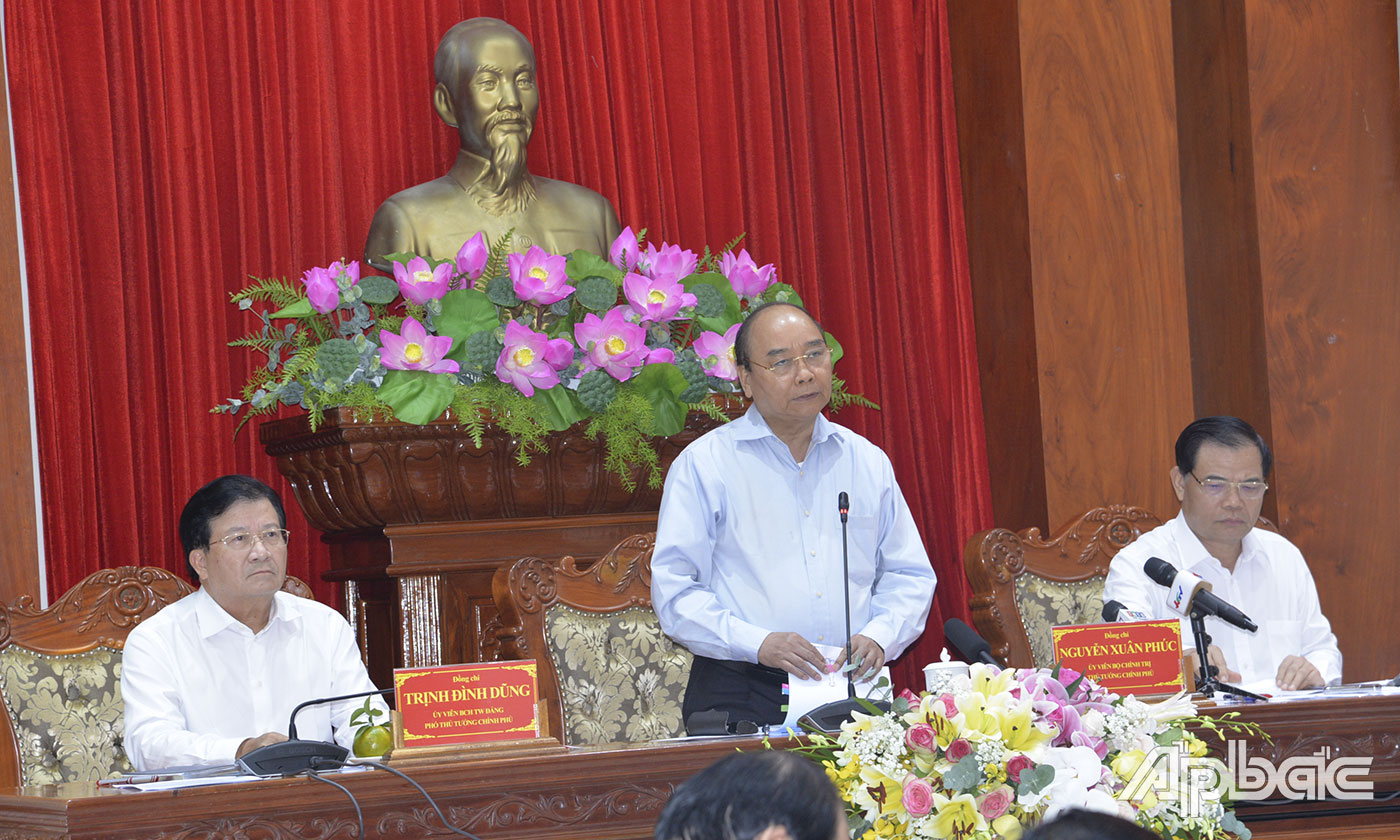 Thủ tướng Nguyễn Xuân Phúc phát biểu tại buổi làm việc với 13 tỉnh, thành vùng ĐBSCL.