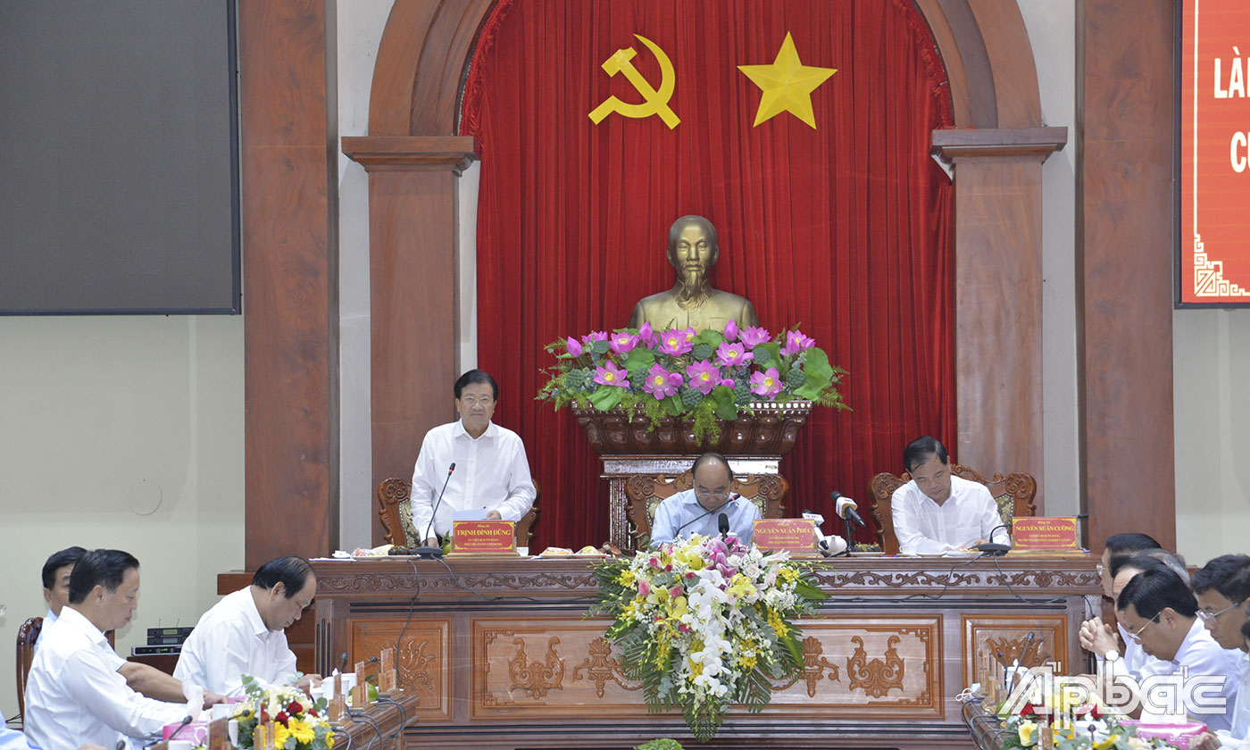 Phó Thủ tướng Trịnh Đình Dũng phát biểu tại buổi làm việc.