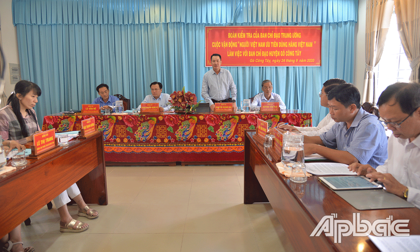 Đoàn làm việc tại huyện Gò Công Tây. 