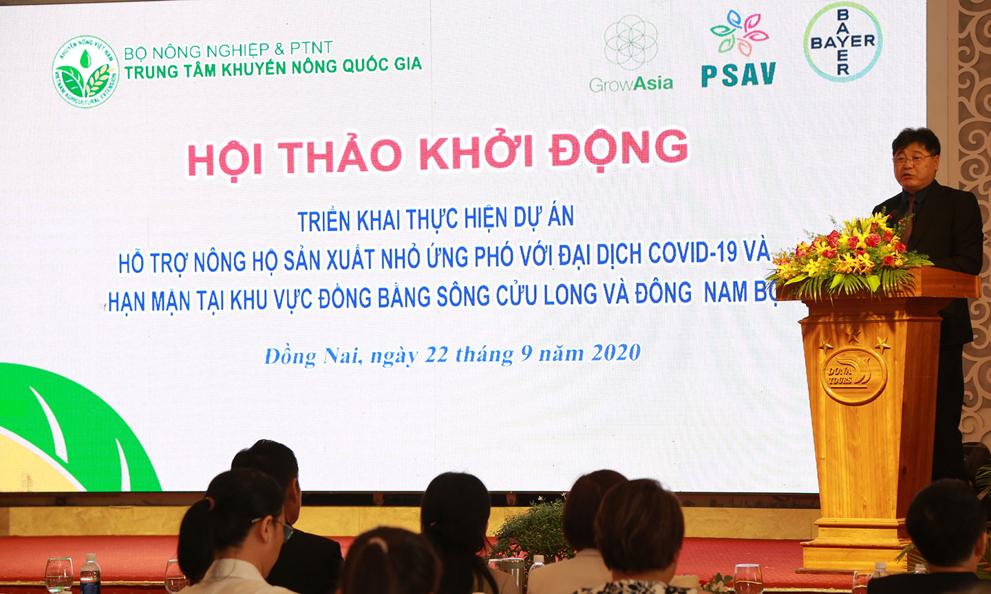 PGS.TS. Lê Quốc Thanh, Giám đốc Trung tâm Khuyến nông Quốc gia phát biểu khai mạc “Hội thảo Khởi động Triển khai Thực hiện Dự án Hỗ trợ Nông hộ Sản xuất nhỏ Ứng phó với Đại dịch COVID-19 và Hạn mặn tại Khu vực Đồng bằng Sông Cửu Long và Đông Nam Bộ”.