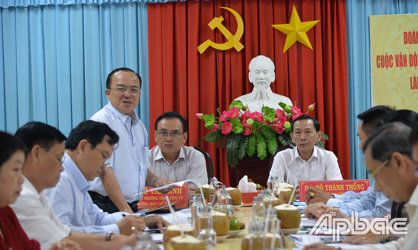 Chủ tịch UBMT Tổ quốc tỉnh Nguyễn Chí Trung phát biểu tại buổi làm việc.