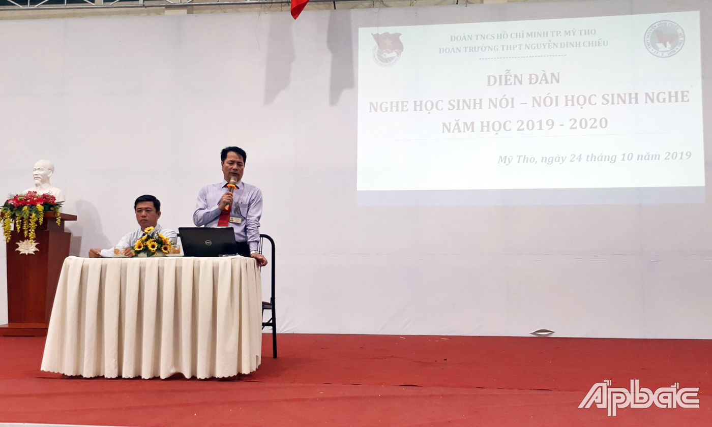 Chú trọng giáo dục đạo đức, kỹ năng cho học sinh trong nhà trường.