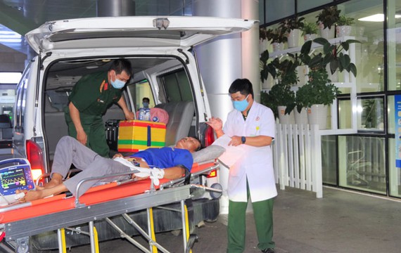 Bệnh nhân được chuyển đến Bệnh viện Quân y 175 trong tình trạng vẫn hôn mê, sốt nhẹ