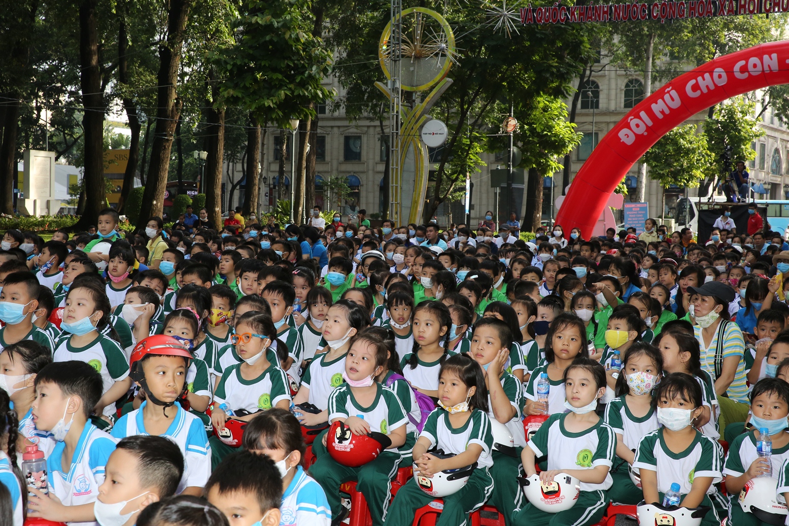 Các em học sinh tham gia sự kiện. Ảnh: VGP/Mạnh Hùng