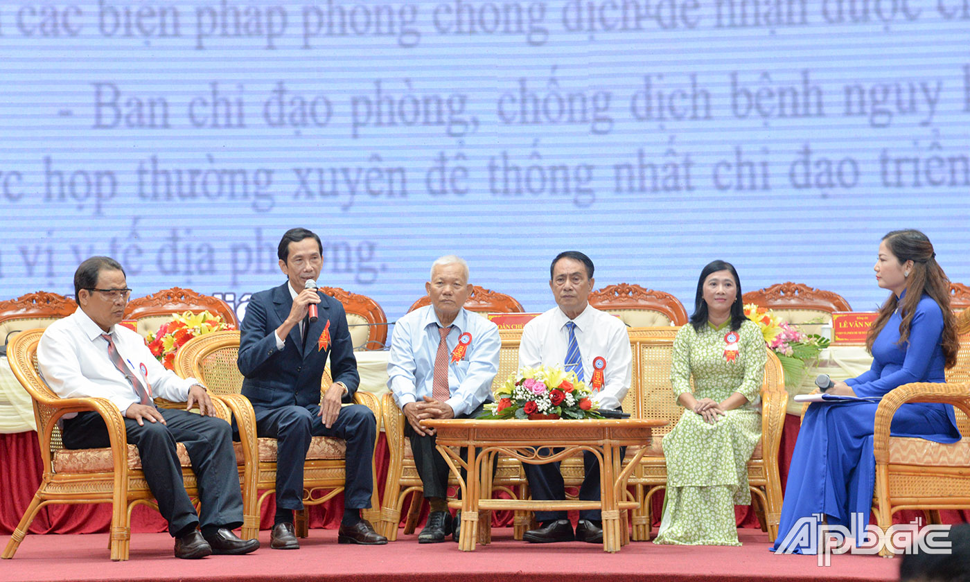 Các gương điển hình tiên tiến tham gia giao lưu tại Đại hội.