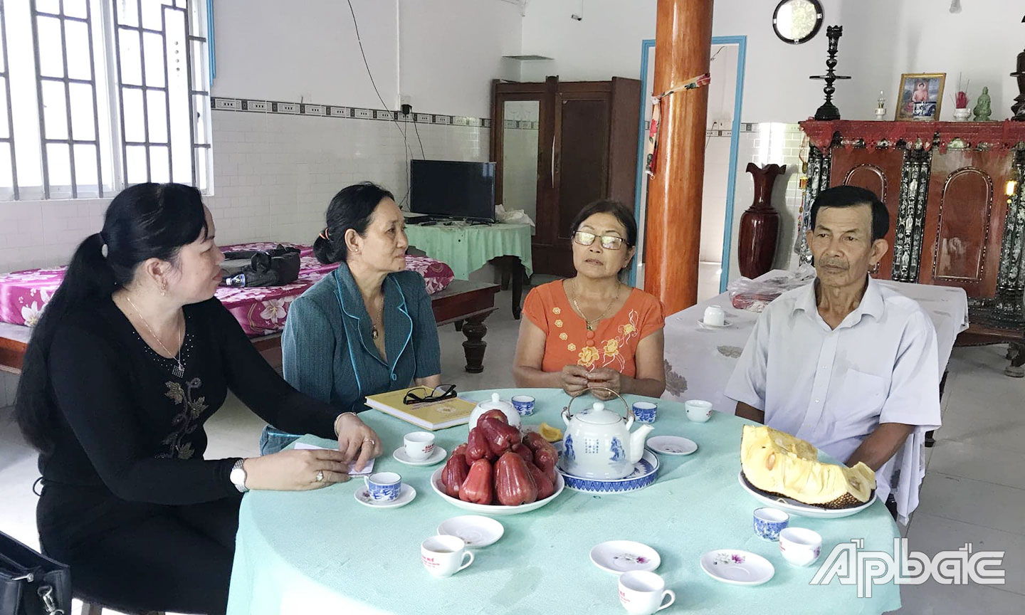 Thời gian qua, Ban Chỉ đạo Công tác gia đình tỉnh, các huyện, thành, thị tổ chức nhiều hoạt động tuyên truyền nâng cao nhận thức người dân trong việc xây dựng gia đình hạnh phúc. Ảnh: THU HOÀI