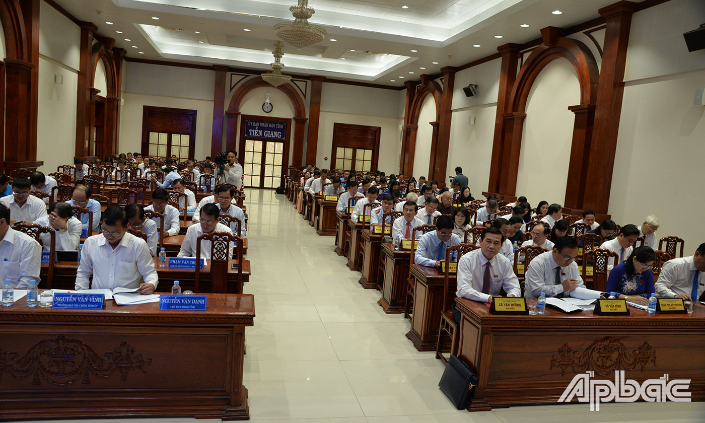 Quang cảnh Kỳ họp thứ 13