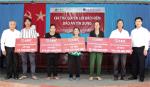 Chi trả gần 805 triệu đồng bảo hiểm cho khách hàng của Agribank Tiền Giang