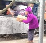 Nghĩ về thùng mì tôm của mẹ!