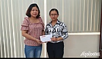 Báo Ấp Bắc trao tiền ủng hộ đồng bào miền Trung bị lũ lụt