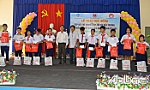 Trao 73 suất học bổng cho học sinh khuyết tật, mồ côi của TP. Mỹ Tho