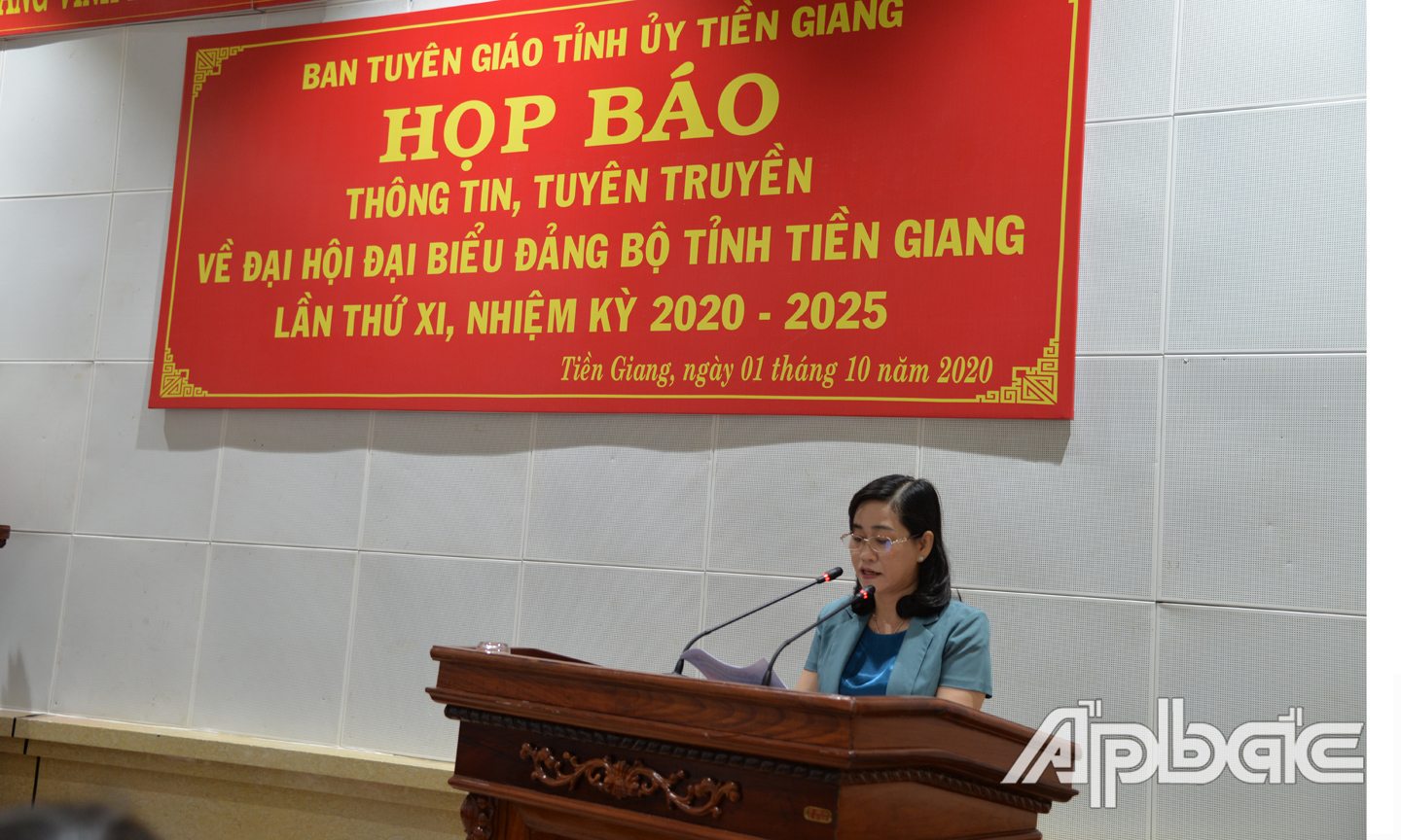  Đồng chí Châu Thị Mỹ Phương phát biểu tại buổi họp báo.