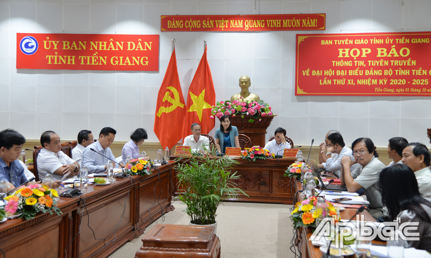 Quang cảnh buổi họp báo.