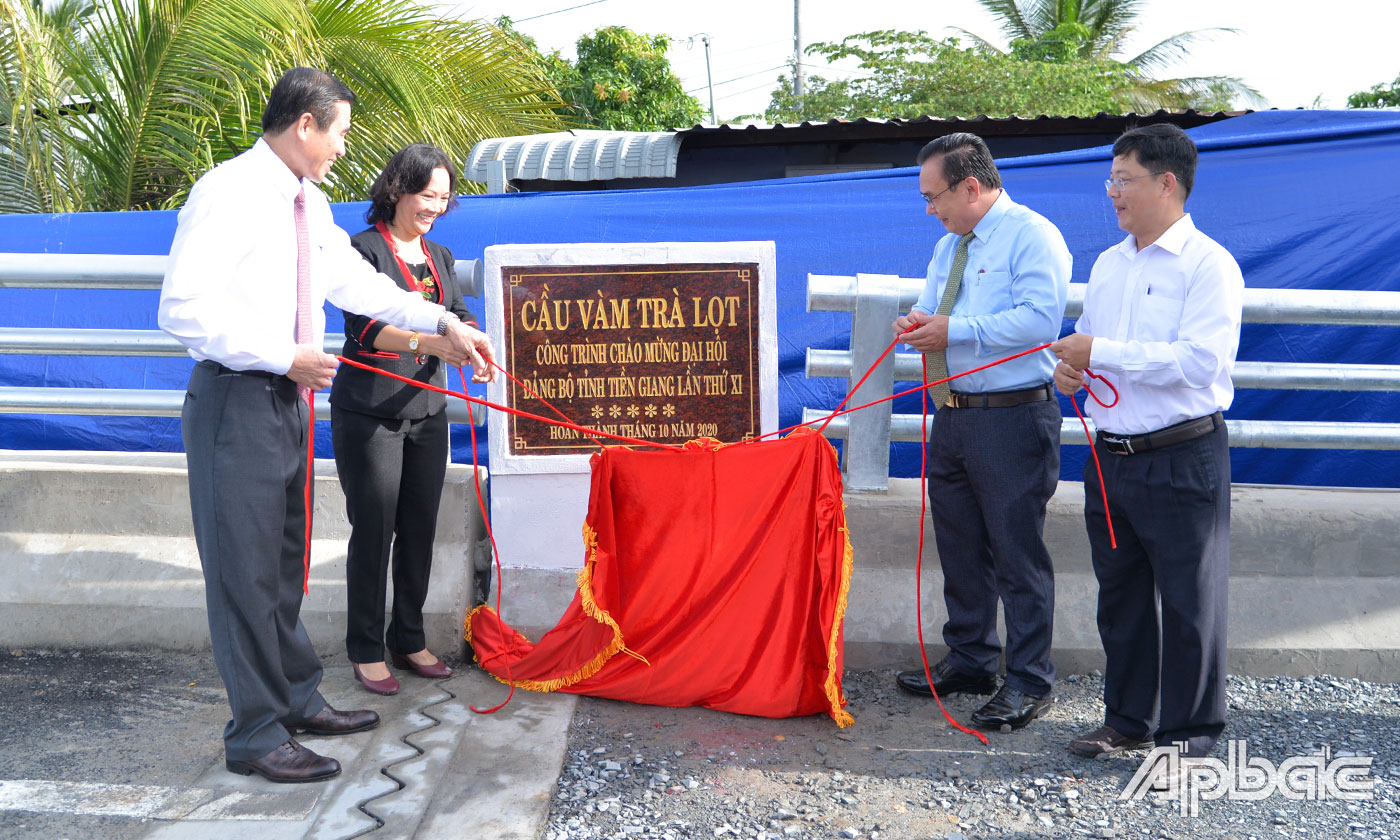 Nghi thức thông xe cầu Vàm Trà Lọt.