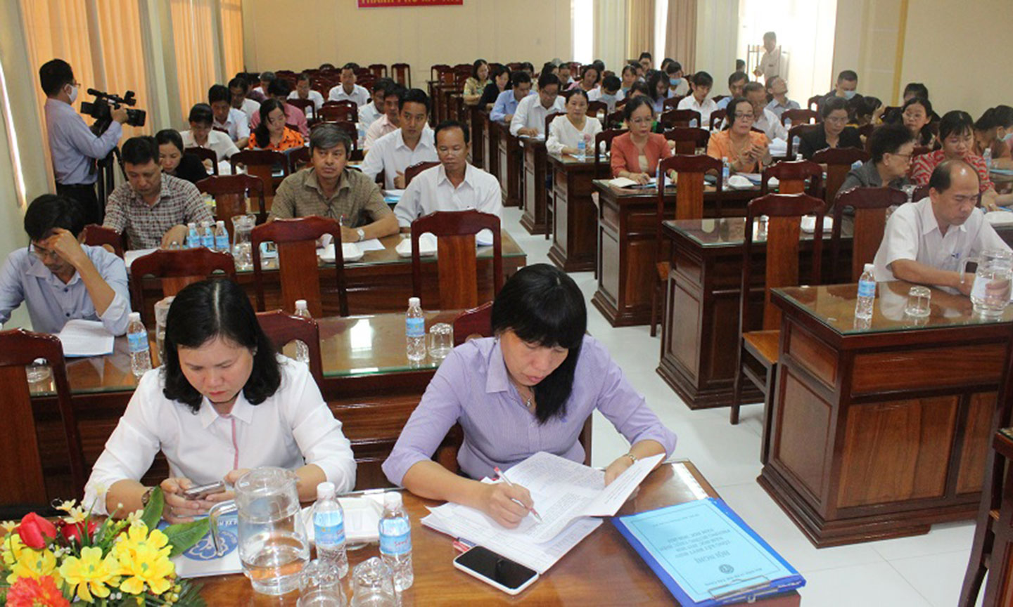 Các đại biều tham dự hội nghị.