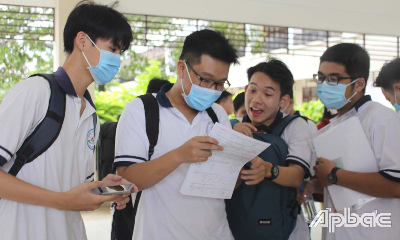 Không nằm ngoài dự đoán, điểm chuẩn của các trường đại học mới vừa công bố là rất cao. 