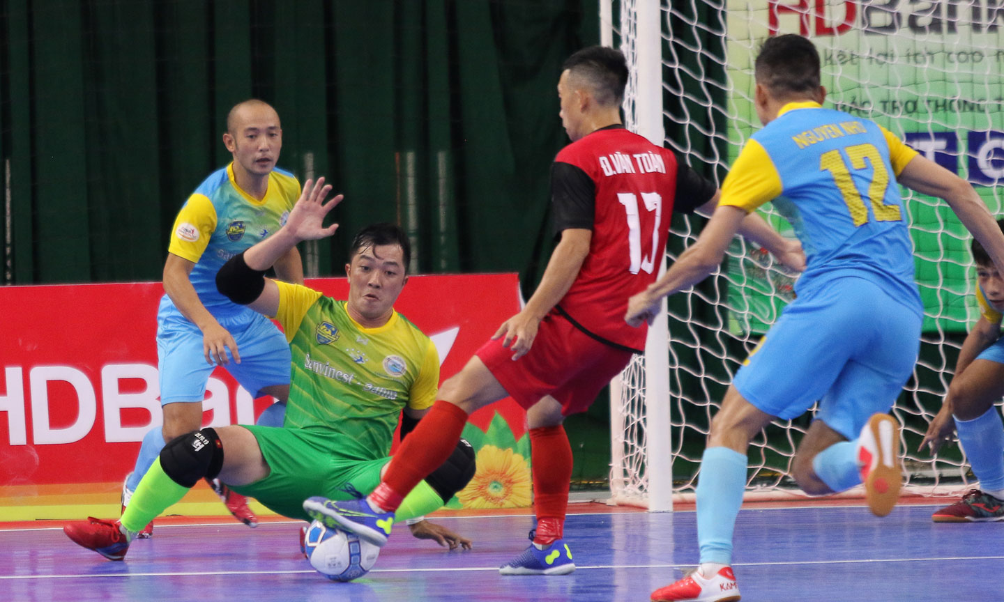 Savinest Sanna Khánh Hòa (xanh) bị Đà Nẵng (đỏ) chia điểm với tỷ số 1-1.
