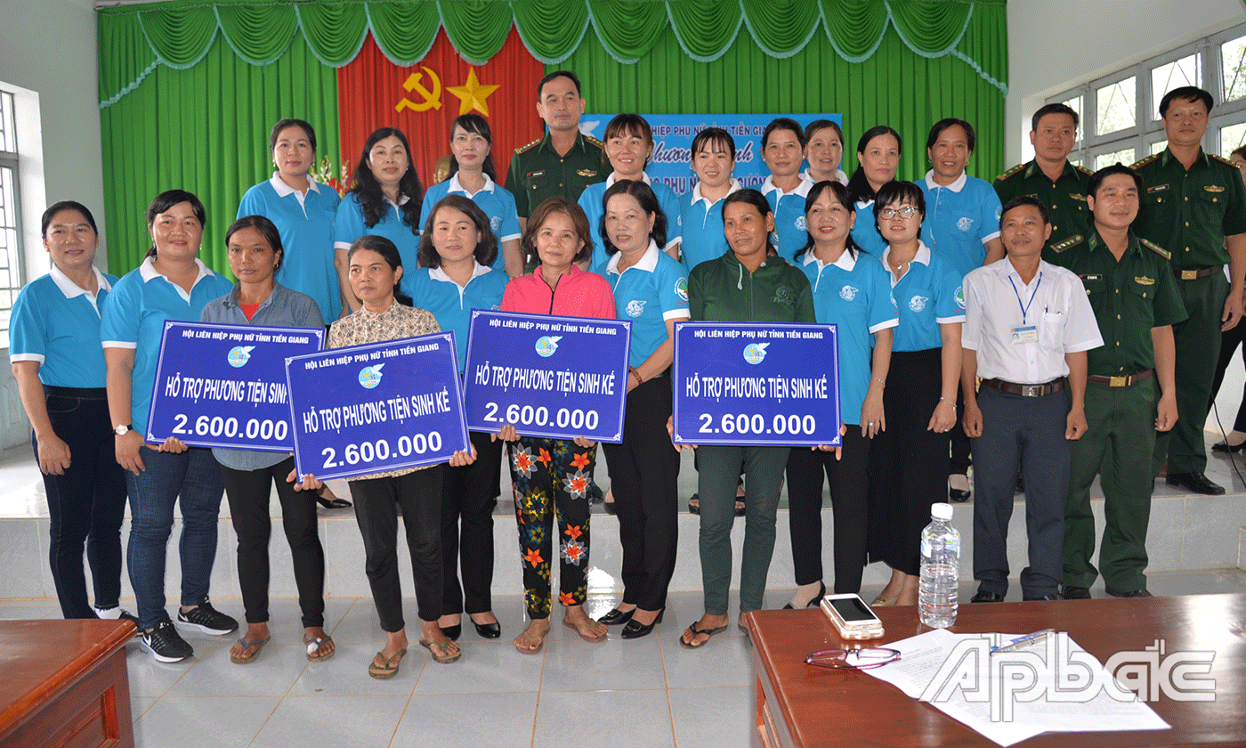 Hỗ trợ phương tiện sinh kế cho phụ nữ nghèo Phước Thiện năm 2019.