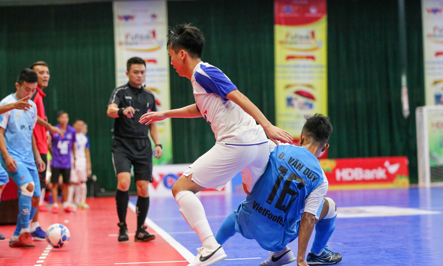 Mặc dù không tạo được bất ngờ, nhưng 2 bàn thắng vào lưới Thái Sơn Bắc cũng đã cho thấy sự tiến bộ cũng như tinh thần thi đấu quyết tâm của tân binh Vietfootball (xanh).