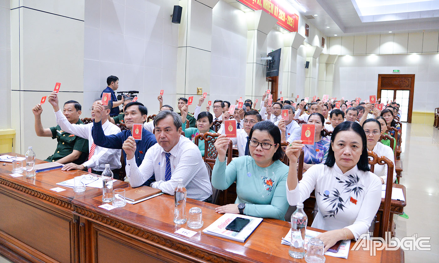 Đại biểu thống nhất danh sách Đoàn Chủ tịch Đại hội