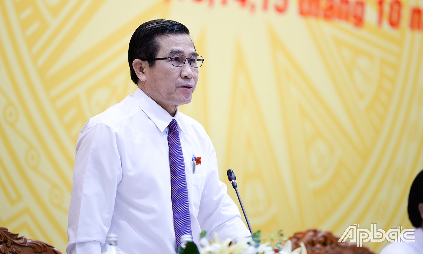 Đồng chí Lê Văn Hưởng điều hành phiên trù bị đại hội