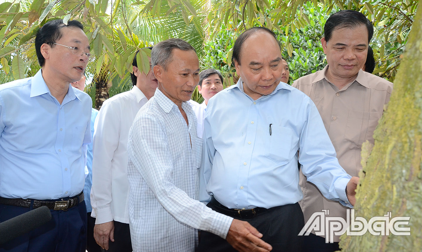 * Trong giai đoạn 2016 - 2020, nhiều lần Thủ tướng Chính phủ Nguyễn Xuân Phúc về thăm và làm việc với Tiền Giang: Dự Hội nghị Xúc tiến đầu tư năm 2018 (ảnh trên), kiểm tra Dự án Đường cao tốc Trung Lương - Mỹ Thuận, thăm vườn sầu riêng…