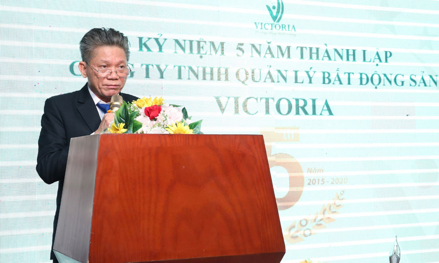 Ông Nguyễn Tôn - Chủ tịch Công ty Victoria phát biểu tại buổi lể kỷ niệm.