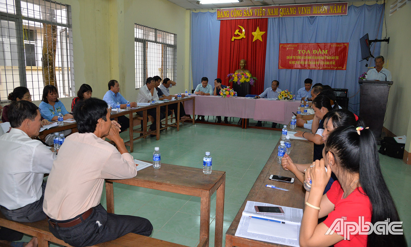 Quang cảnh cuộc họp