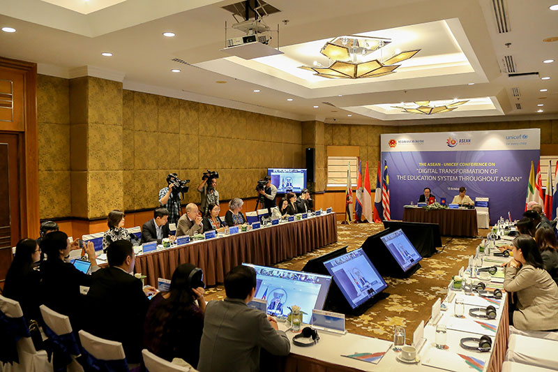Các đại biểu tham dự tại Hội nghị.