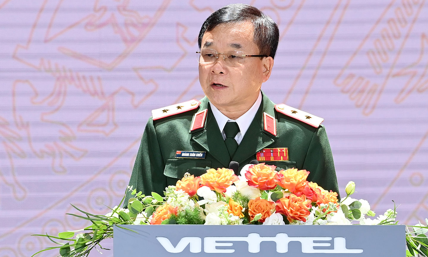 Trung tướng Hoàng Xuân Chiến Ủy viên Trung ương Đảng, Ủy viên Quân ủy Trung ương, Thứ trưởng Bộ Quốc phòng phát biểu tại Lễ kỷ niệm.