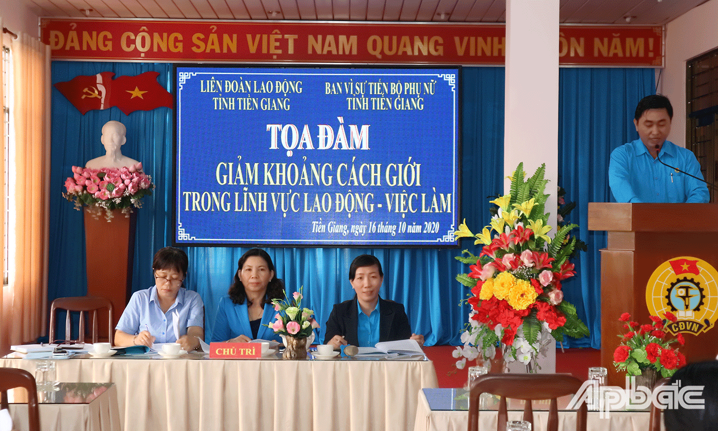 Chủ trì buổi tọa đàm