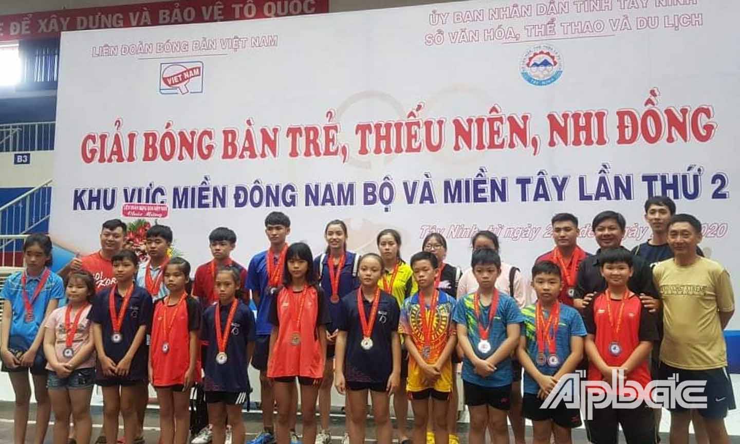 Đội Bóng bàn Tiền Giang tại giải đấu.