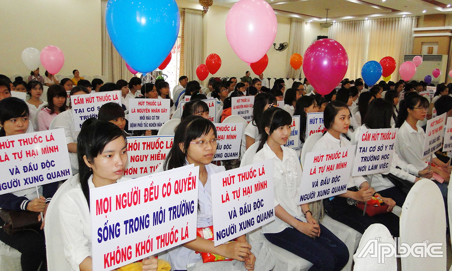 Tuyên truyền phòng, chống tác hại của thuốc lá đối với sức khỏe con người,  trong đó có thai nhi.