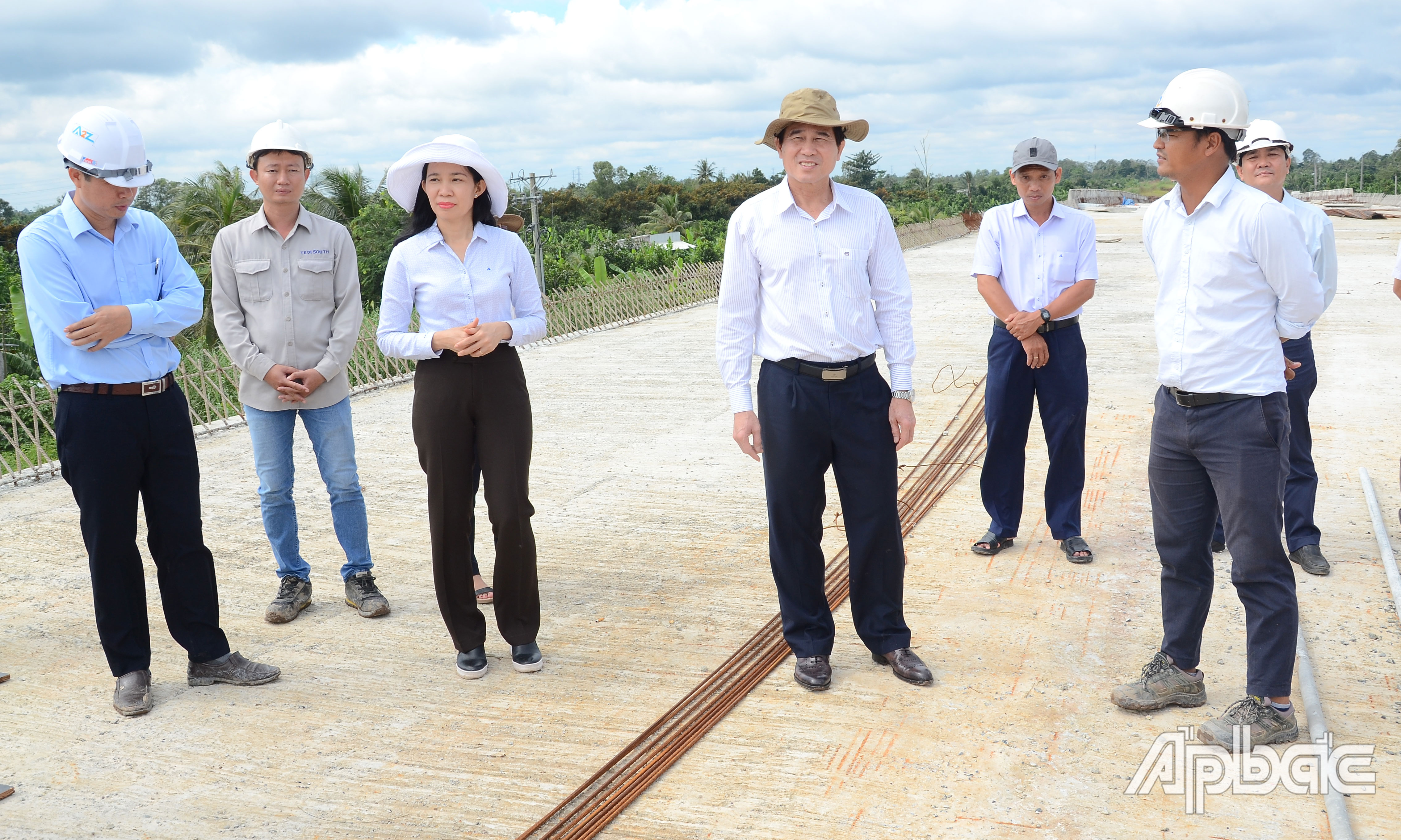  Đồng chí Lê Văn Hưởng kiểm tra tiến độ Dự án tại cầu Bảy Tiên.