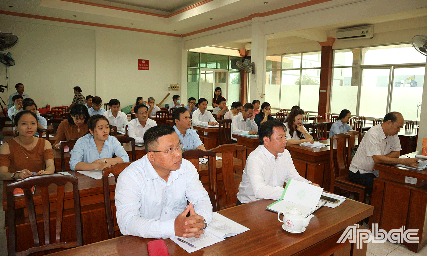 Quang cảnh lớp tập huấn