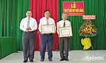 TX. Cai Lậy: Trao Huy hiệu Đảng đợt 7-11