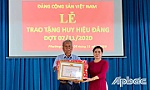 Lãnh đạo tỉnh Tiền Giang trao Huy hiệu Đảng