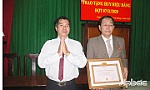 Huyện Châu Thành: Trao 39 Huy hiệu Đảng dịp 7-11