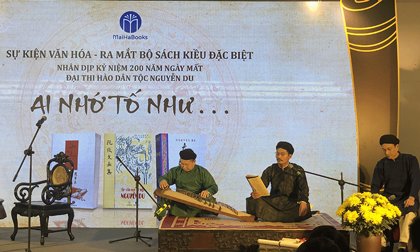 Tiết mục ngâm thơ Nguyễn Du và lẩy Kiều trong chương trình “Ai nhớ Tố Như...”.