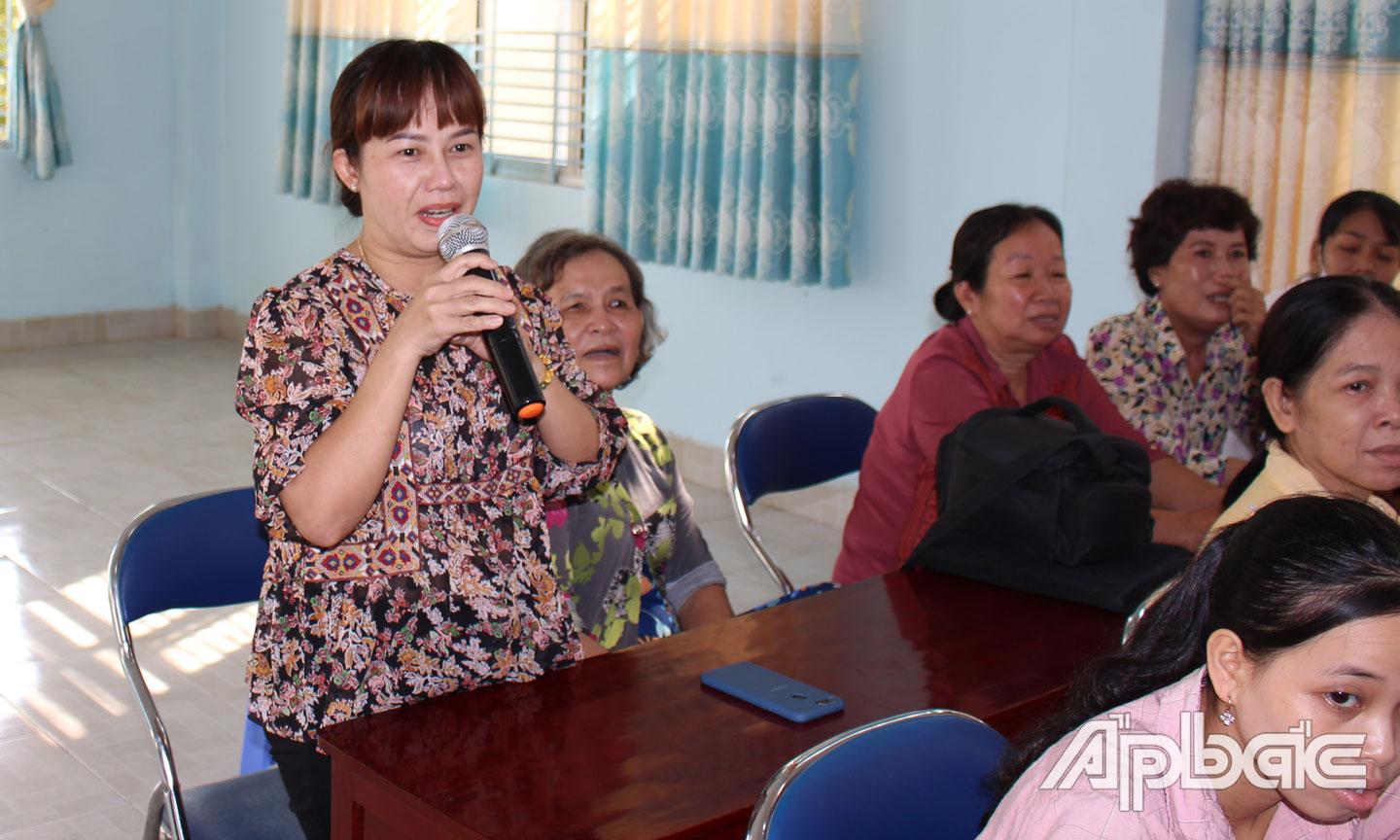 Cử tri huyện Cái Bè phát biểu ý kiến.